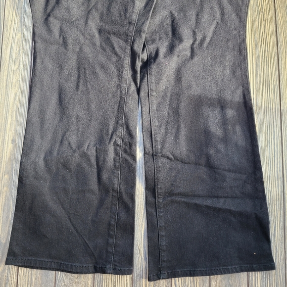 Old Navy Kicker Boot Cut Jeans - Picture 3 of 6